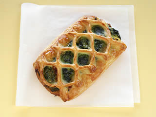 Au Bo Pain - Spinach & Cheese Hot Croissant